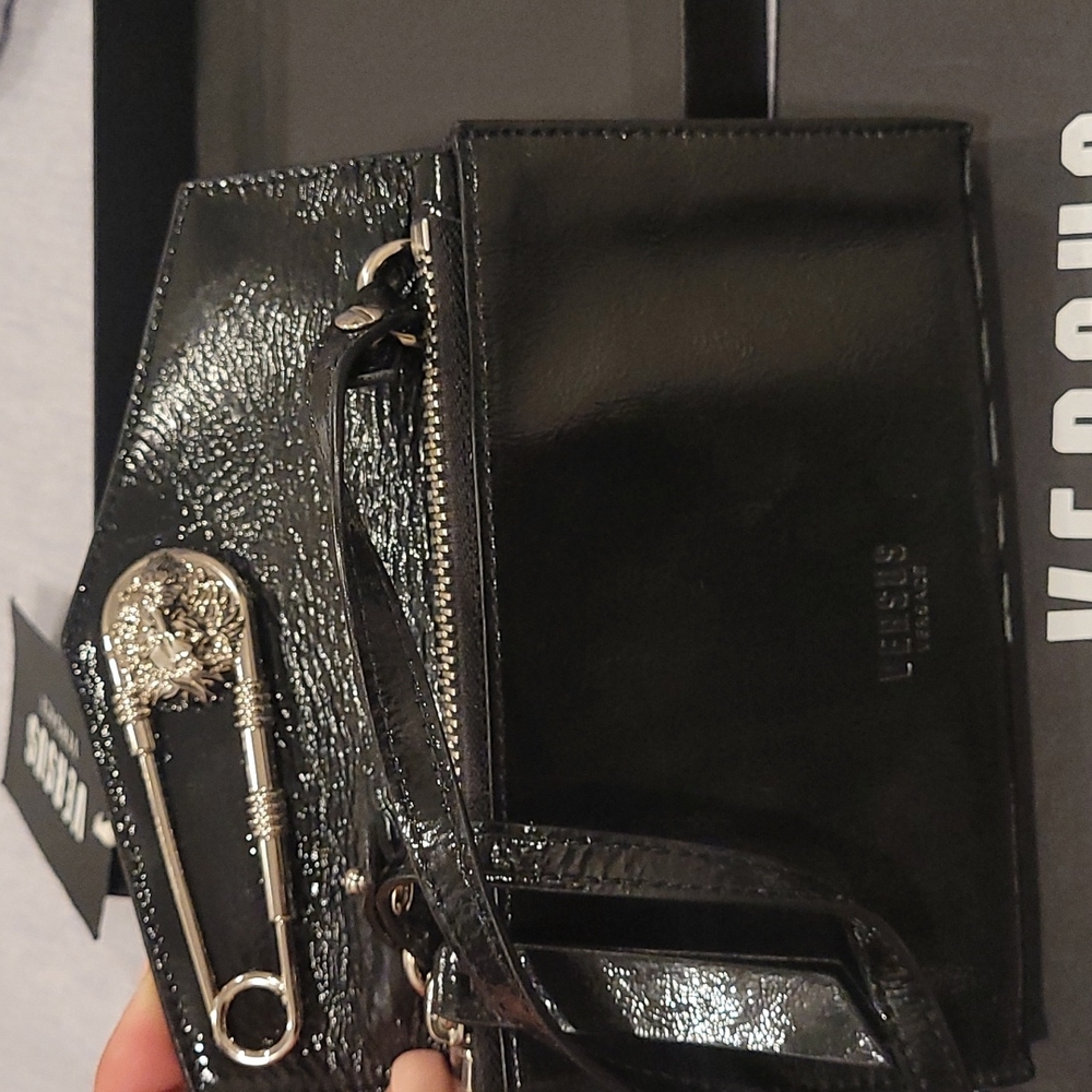 Versace Versus Black Patent Leather Crossbody w/Medusa Safety Pin Incl Box - Picture 7 of 8